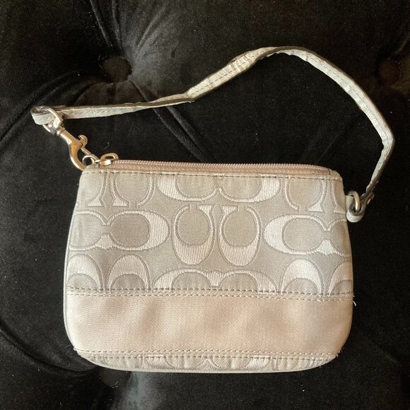 Coach Women's Silver/Gray C Print Zip Close Wristlet - 6"x4.5" Silver Hardware - Picture 1 of 8